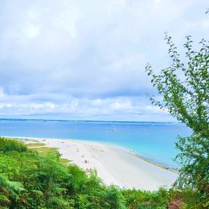 L’été joue les prolongations aux Grands Sables 🌊 Septembre nous offre encore de belles occasions de prendre le large, de marcher les pieds dans le sable et de profiter de la douceur de Groix 💙 Avec cette impression que l’été n’a pas tout à fait dit son dernier mot 😉☀️ #plage #îledegroix #grandssables #bretagne #morbihan