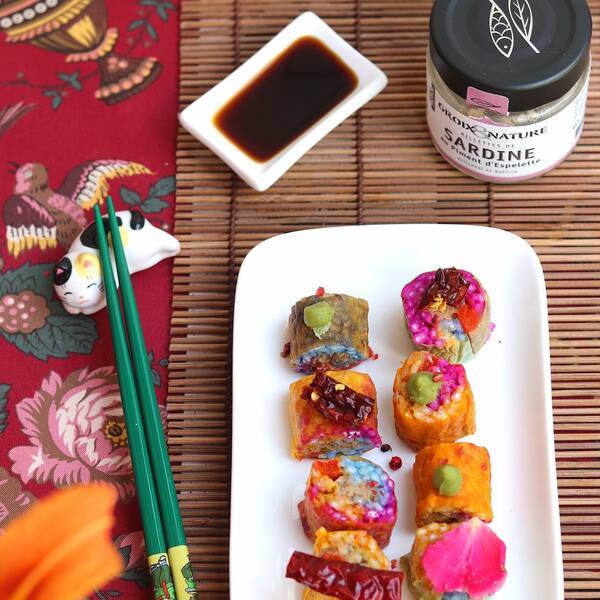 🍣 Une façon originale et pleine de fraîcheur de déguster nos rillettes en sushis! Nous vous dévoilerons cette superbe recette colorée dès demain alors stay tuned ! 😉 📸 @nordfoodovestest #sushis #rillettesdesardinesaupimentdespelette