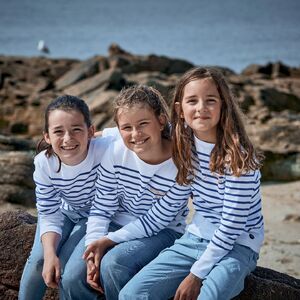 🎒📚 Belle rentrée à tous!En cette journée spéciale de rentrée, Groix & Nature souhaite à tous les écoliers une année scolaire pleine de découvertes, d'amitiés et de succès. Que ce nouveau chapitre soit rempli d'apprentissages passionnants et de moments inoubliables 🌈   #RentréeScolaire2024 #GroixEtNature #BonneRentrée