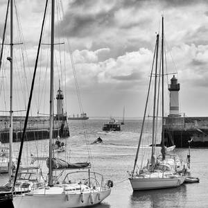 Evasion Insulaire ⚓️Plongez dans l’atmosphère unique de Port Tudy, cœur battant de l’île de Groix 🌊 Ce lieu magique où les voiliers dansent au rythme de la houle ⛵️#porttudy #iledegroix #bateaux #morbihan #bretagne