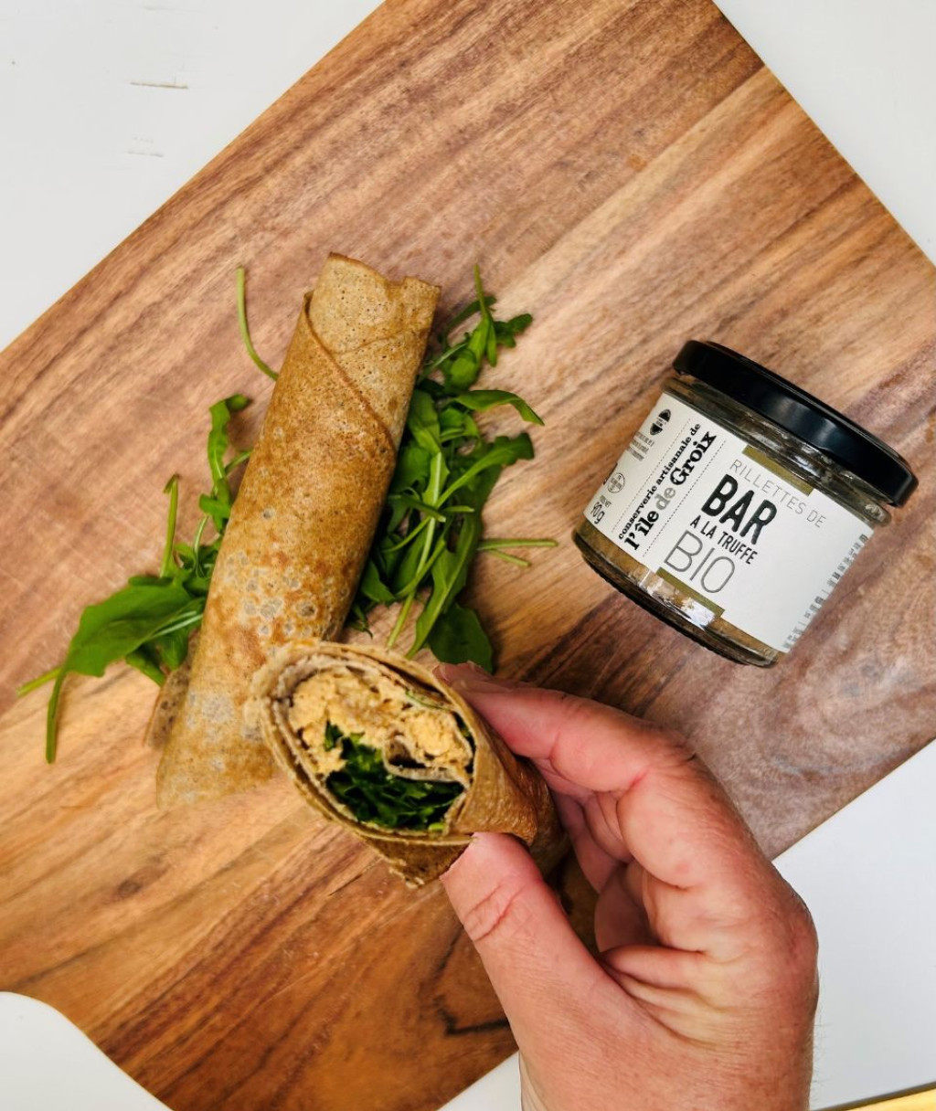 Wraps de blé noir aux rillettes de bar à la truffe